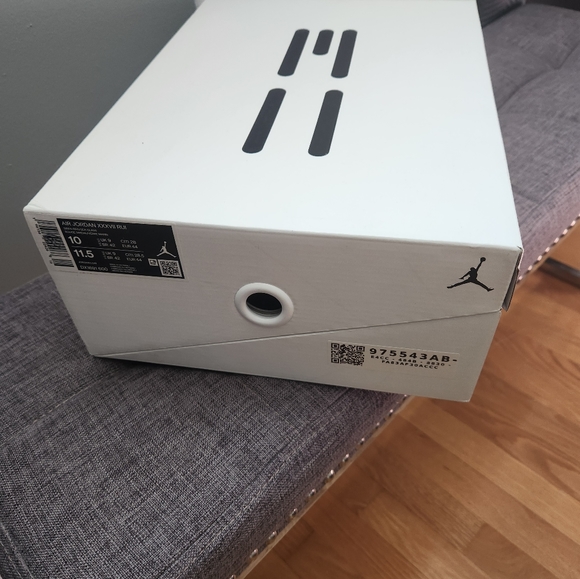 Jordan 37 Basketball shoes - Picture 2 of 8